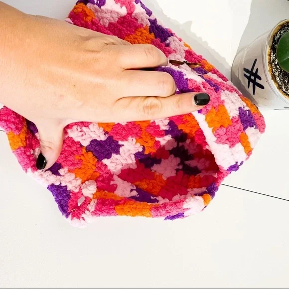 Very 90s VINTAGE Soft Fluffy Travel Clutch With Butterfly Clasp - Picture 4 of 9